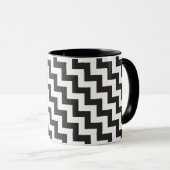 Zigzags Ringer-Tasse, Schwarz-Weiß-Chevronen Tasse (VorderseiteRechts)