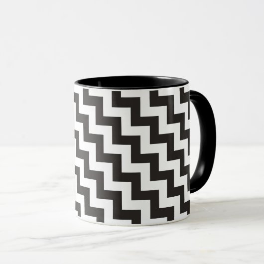 Zigzags Ringer-Tasse, Schwarz-Weiß-Chevronen Tasse (VorderseiteRechts)