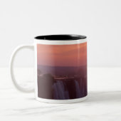 Zimbabwe, Victoria Falls National Park. Fehler Zweifarbige Tasse (Links)