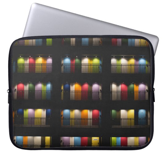 ZIMMER MIT FARBTÜREN LAPTOPSCHUTZHÜLLE (Vorderseite)