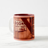 Zimmer Tag & Nacht - Anruf bei Oddie Zweifarbige Tasse (Vorderseite Links)