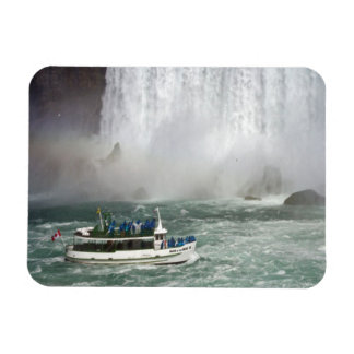 Zimmermädchen aus dem Nebel, der in die Wasserfäll Magnet