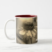 Zinnia Blume Sepia Personalisiert Zweifarbige Tasse (Links)