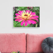 ZINNIA - Lebendes Rosa und Creme - Leinwanddruck (Insitu (Wohnzimmer))