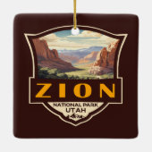 Zion National Park Illustration Retro Abzeichen Keramikornament (Rückseite)