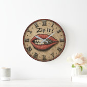 Zip It! Funny Vintage Zipper Lips Große Wanduhr (Zuhause)