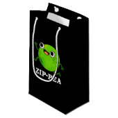 Zip-pea Funny Zippy Pea Pun Dark BG Kleine Geschenktüte (Vorderseite Schrägansicht)