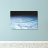 Zirkuläre Wolkenbildung über den Südpazifik. Leinwanddruck (Insitu (Holzboden))