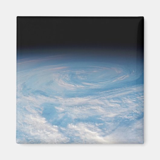 Zirkuläre Wolkenbildung über den Südpazifik. Magnet (Vorne)