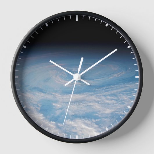 Zirkuläre Wolkenbildung über den Südpazifik. Uhr (Vorderseite)