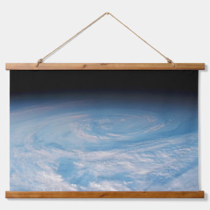 Zirkuläre Wolkenbildung über den Südpazifik. Wandteppich Mit Holzrahmen