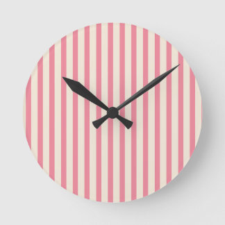 Zirkus im Vintage-Look mit rosa und cremefarbenen Runde Wanduhr