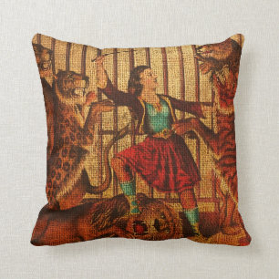 Zirkus-Löwenbändigerin im Vintage-Stil Kissen