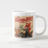 Zirkus-Rennen mit Männern, die zwei Pferde umherzi Jumbo-Tasse (Rechts)