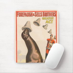 Zirkusplakat mit Seelöwe, der Hüte fängt Mousepad