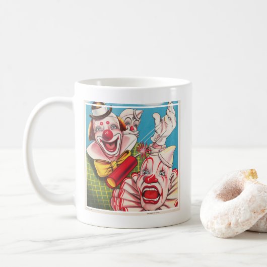 Zirkusposter mit Clown-Gesichtern und Feuerriss Kaffeetasse (Mit Donut)