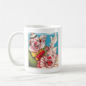 Zirkusposter mit Clown-Gesichtern und Feuerriss Kaffeetasse (Links)