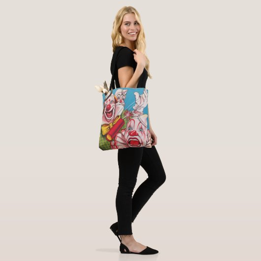 Zirkusposter mit Clown-Gesichtern und Feuerriss Tasche (Am Model)