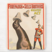 Zirkusposter mit einer Seelenlion, die Hasen fängt Mousepad (Vorne)