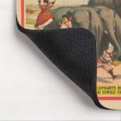 Zirkusposter von Acrobaten, die über Elefanten spr Mousepad (Ecke)
