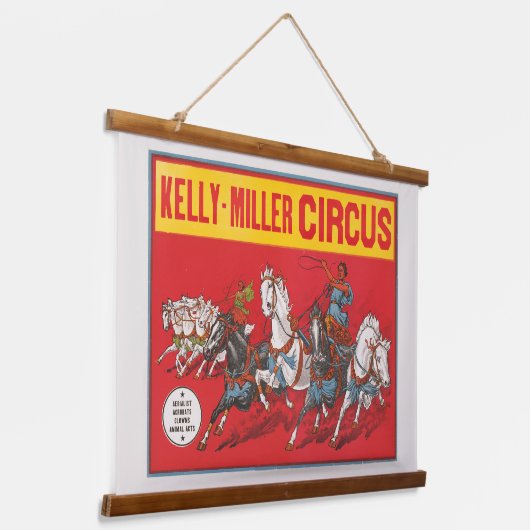 Zirkusposter von zwei Männern in Chariots Wandteppich Mit Holzrahmen (Gewinkelt)