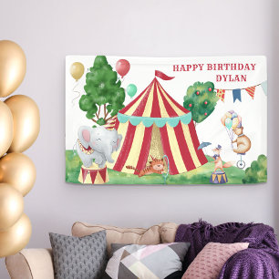 Zirkustiere und Kindergeburtstag unter dem großen Banner