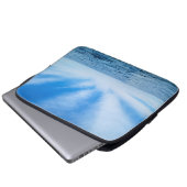 Zirruswolken über Wasser Laptopschutzhülle (Vorne Knopf)