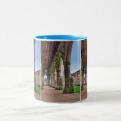 Zisterziensermönche, Wales Zweifarbige Tasse (Mittel)