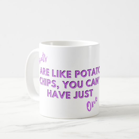 Zitat der Hasen: Ziegen sind Kartoffelchips Lila Kaffeetasse (Vorderseite Links)