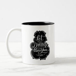 Zitat lasse deinen Traum größer sein als deine Äng Zweifarbige Tasse