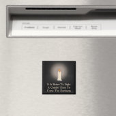 Zitat "Light a Candle" Magnet (In Situ (Geschirrspüler))