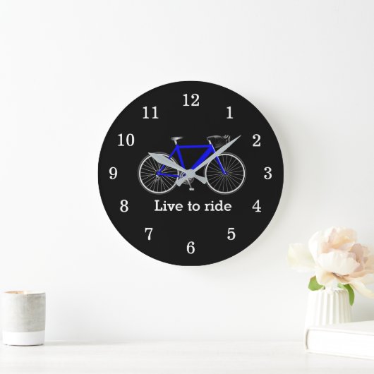 Zitat mit blauem Fahrrad auf schwarz Große Wanduhr (Zuhause)