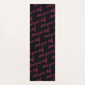 Zitat Struff Dein Stuff Pink Flamingo auf schwarz Yogamatte (Rückseite)