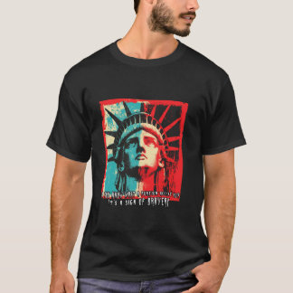 Zitat über den Mut von Einwanderern mit ausländisc T-Shirt
