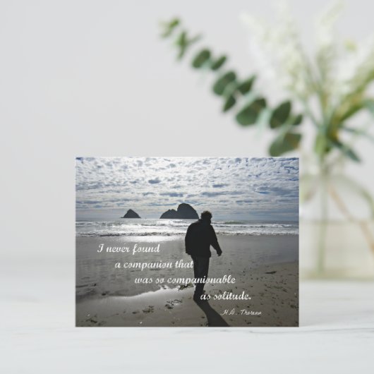 Zitat über Einsamkeit von H.D. Thoreau Postkarte (Stehend Vorderseite)