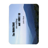 Zitat von John Muir über Berge Magnet (Vertikal)