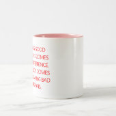 Zitat von Mark Twain Zweifarbige Tasse (Mittel)