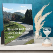 Zitat von Ralph Emerson: Die Jahre lehren viel Fotoplatte (Seite)