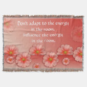 Zitat zu sanften Pfirsich- und rosa Blume Decke (Vorderseite)