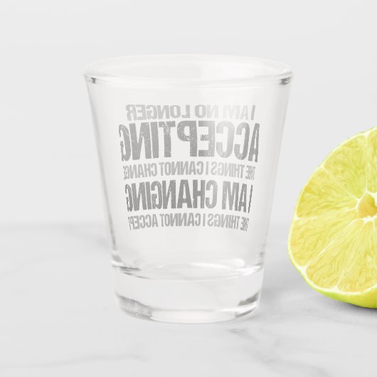 Zitat zum inspirierenden politischen Aktivismus Schnapsglas (Rückseite)