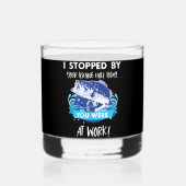 Zitat zum Namen des Wolfsbarsches Fischen im Freie Whiskyglas (Rückseite)