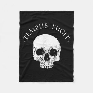 Zitat zur Stoikphilosophie Tempus Fugit-Skull-Stoi Fleecedecke