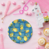 Zitronen auf blauem kariertem pappteller (Party)