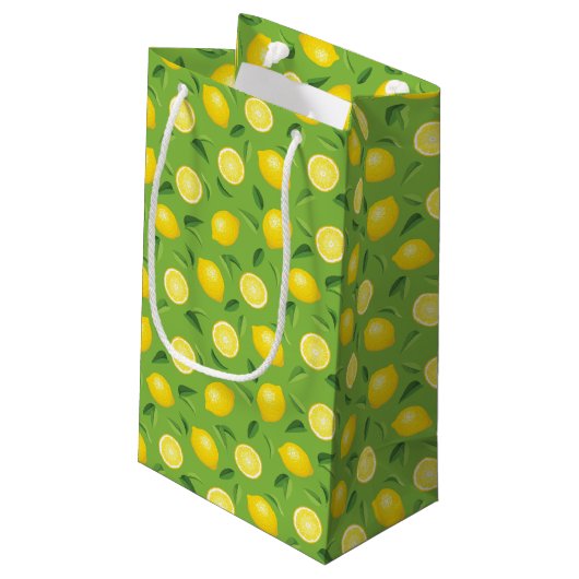Zitronen-Hintergrund-Muster Kleine Geschenktüte (Rückseite Schrägansicht)