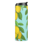 Zitronen, lebendiger, blauer Hintergrund Nahtlos. Thermosbecher (Nach links gedreht)