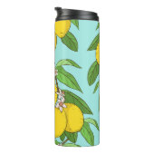 Zitronen, lebendiger, blauer Hintergrund Nahtlos. Thermosbecher (Nach rechts gedreht)