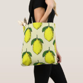 Zitronen und Blätter: Sommermuster. Tasche (Von Nahem)