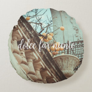 Zitronenbaum und alte Gebäude Rundes Kissen