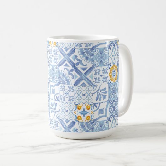 Zitronenfruchtmonogramm, blaue Kachel Kaffeetasse (VorderseiteRechts)