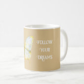 Zitronengelb Weiße Schmetterlingsträume Kaffeetasse (VorderseiteRechts)